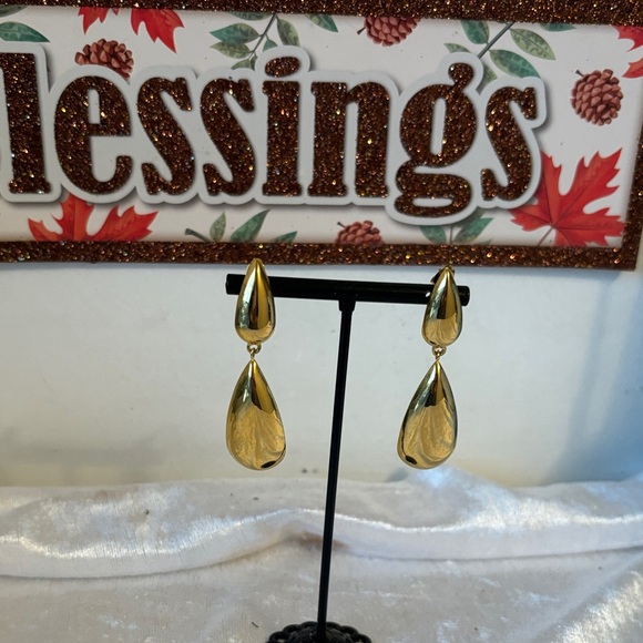 Jewelry - Gold Teardrop Earrings